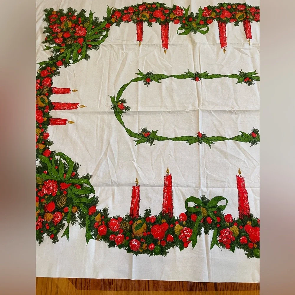 Fallani & Cohn gorgeous mid century Christmas all cotton tablecloth 62” x‎ 51”